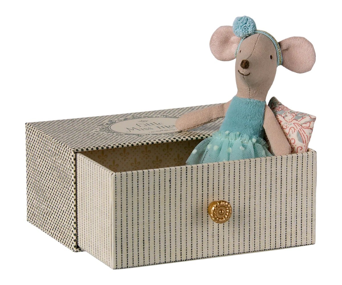 Little Sister Dancing Mouse on Sofa Bed