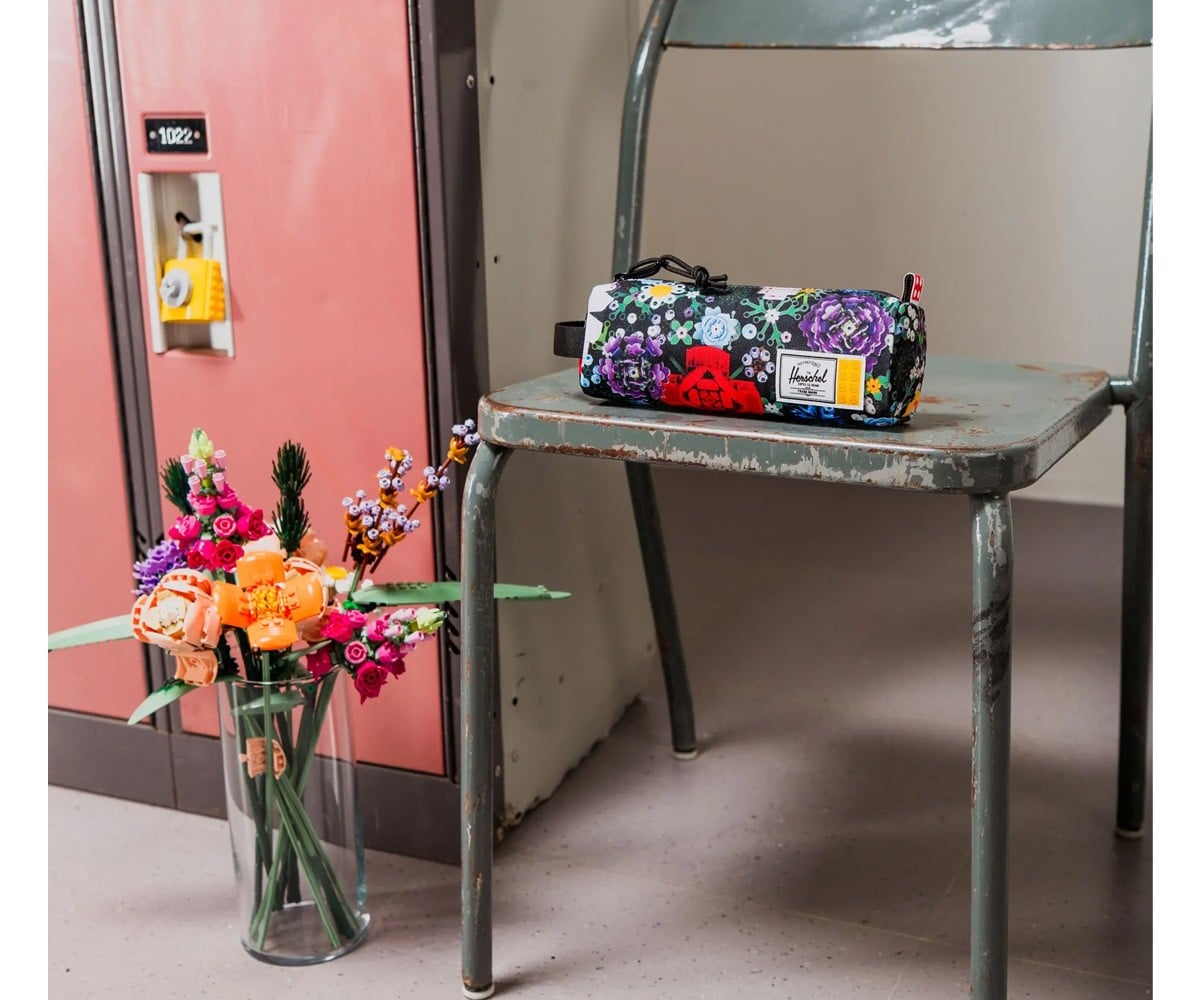 Estojo personalizável floral LEGO Settlement Little Herschel Garden