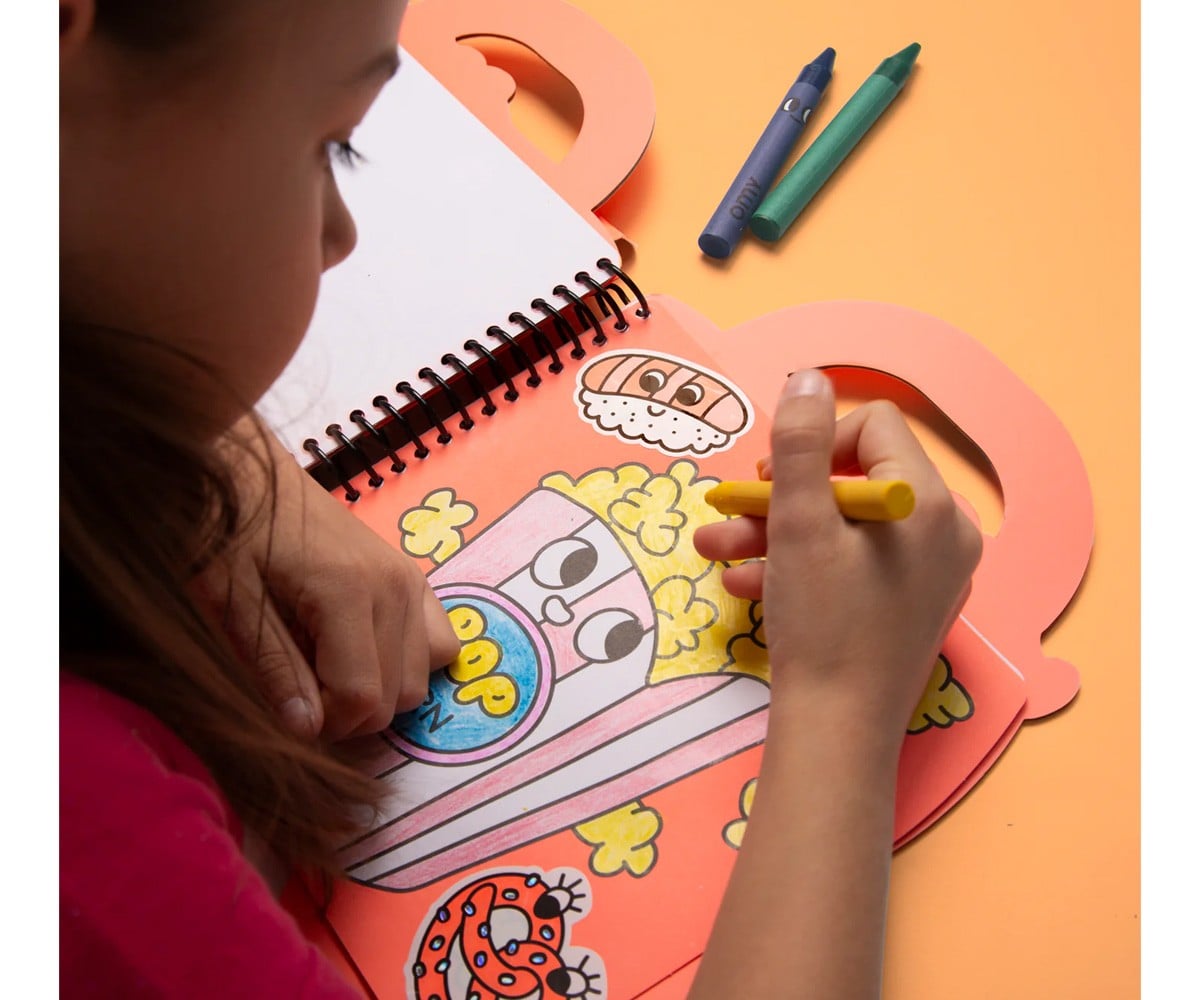 Libro OMY con Pinturas y Pegatinas Yummy
