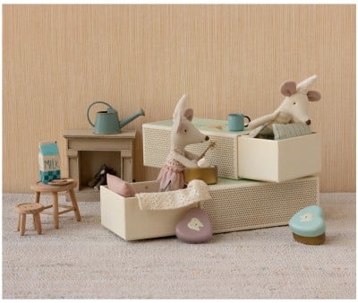 Fada Little Mouse Pérez Irmãzinha em uma caixa de fósforos