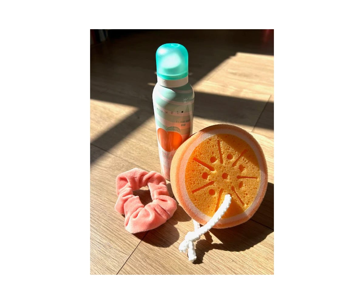 Bubble Peach Set: Shower Foam and Fruit Accessories