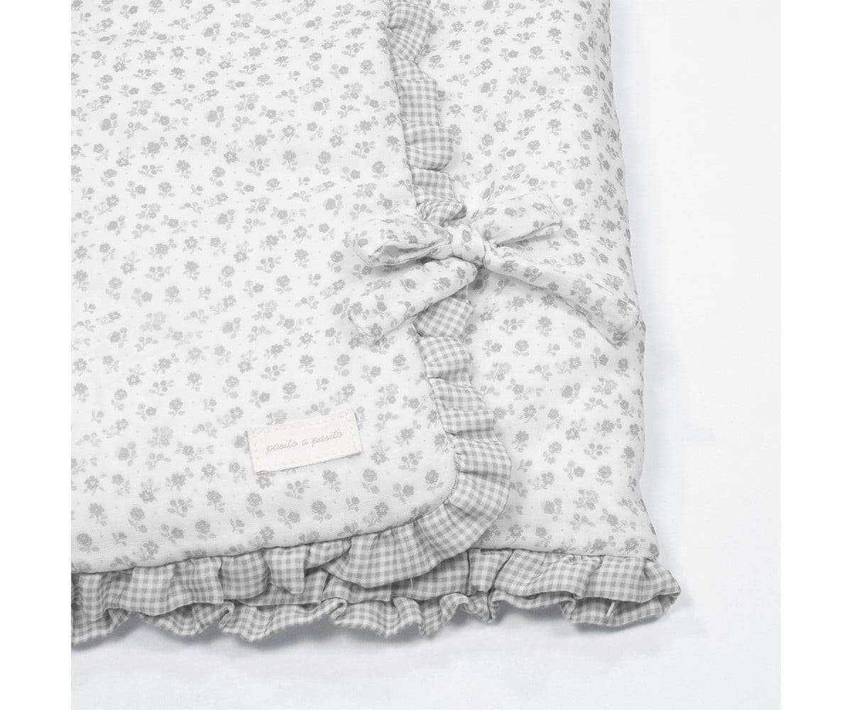 Couverture d\'Emmaillotage Little Bloom Fleurs Grises