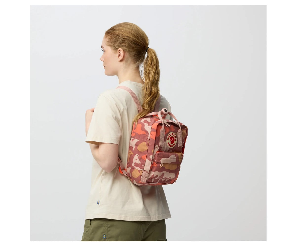 Mochila Kanken Graphics Mini Nimbus Blue Hidden Animals